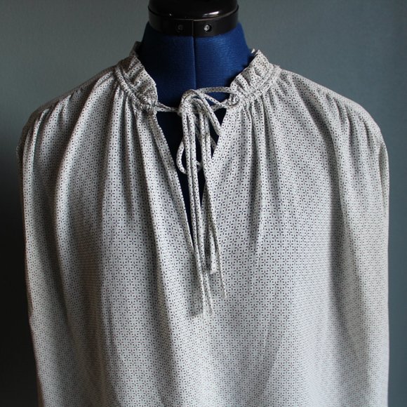Ann Taylor Factory Women's White With Navy Pattern Tie Neck Long Sleeve Blouse ~ - Picture 2 of 8